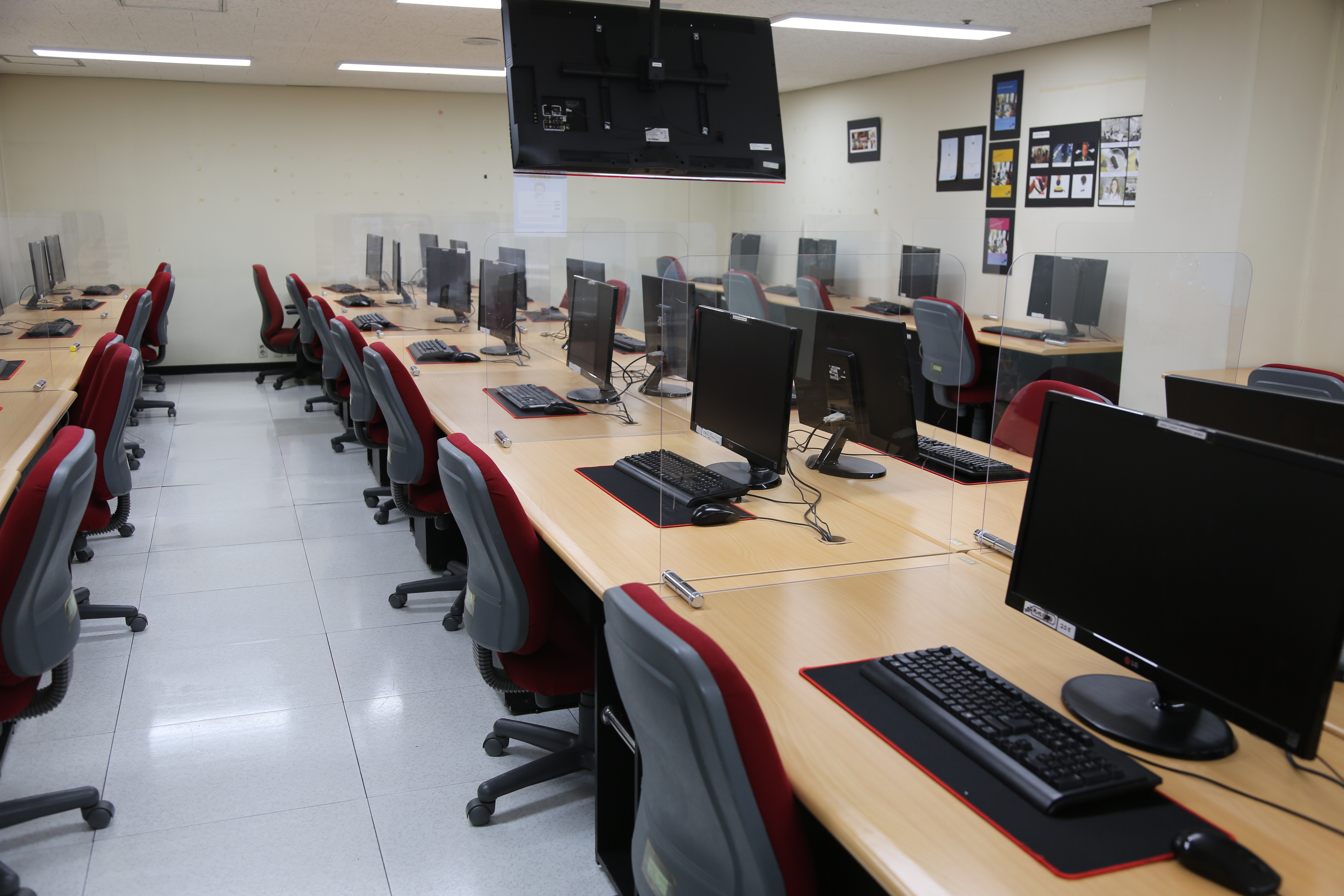 ※컴퓨터그래픽실(일송아트홀 지하1층 11B124)(IMG_0503.JPG)